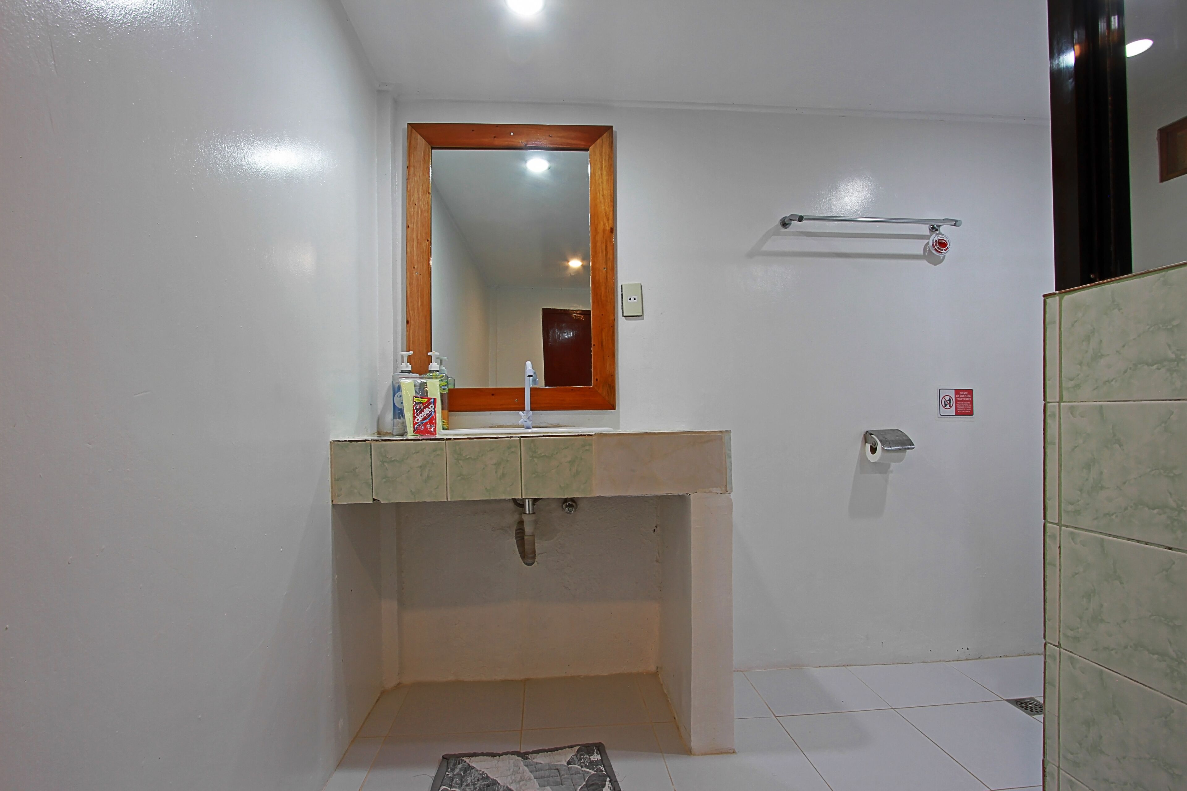 deluxe room, 1 queen bed | bathroom | shower, free toiletries, hair dryer, bidet