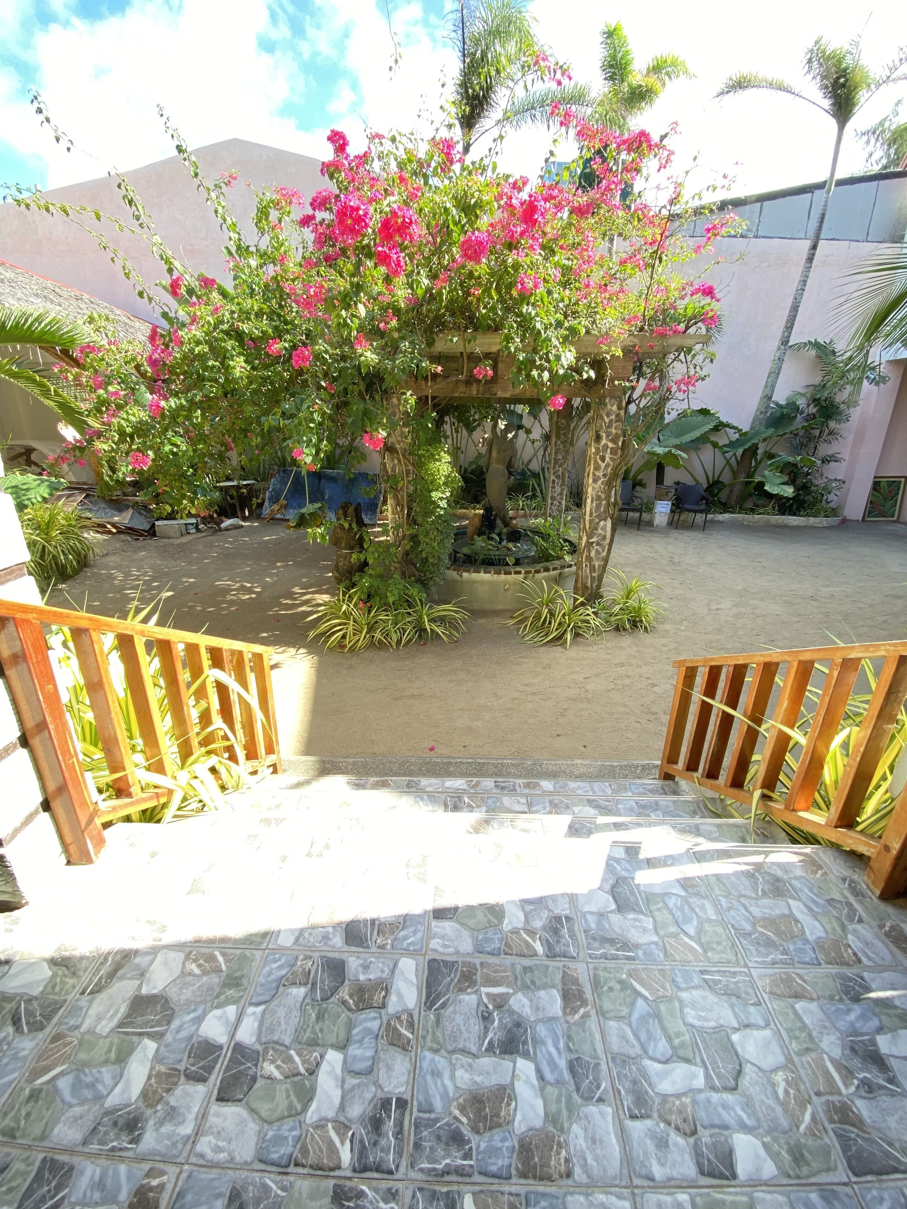 deluxe room, 1 queen bed | garden view