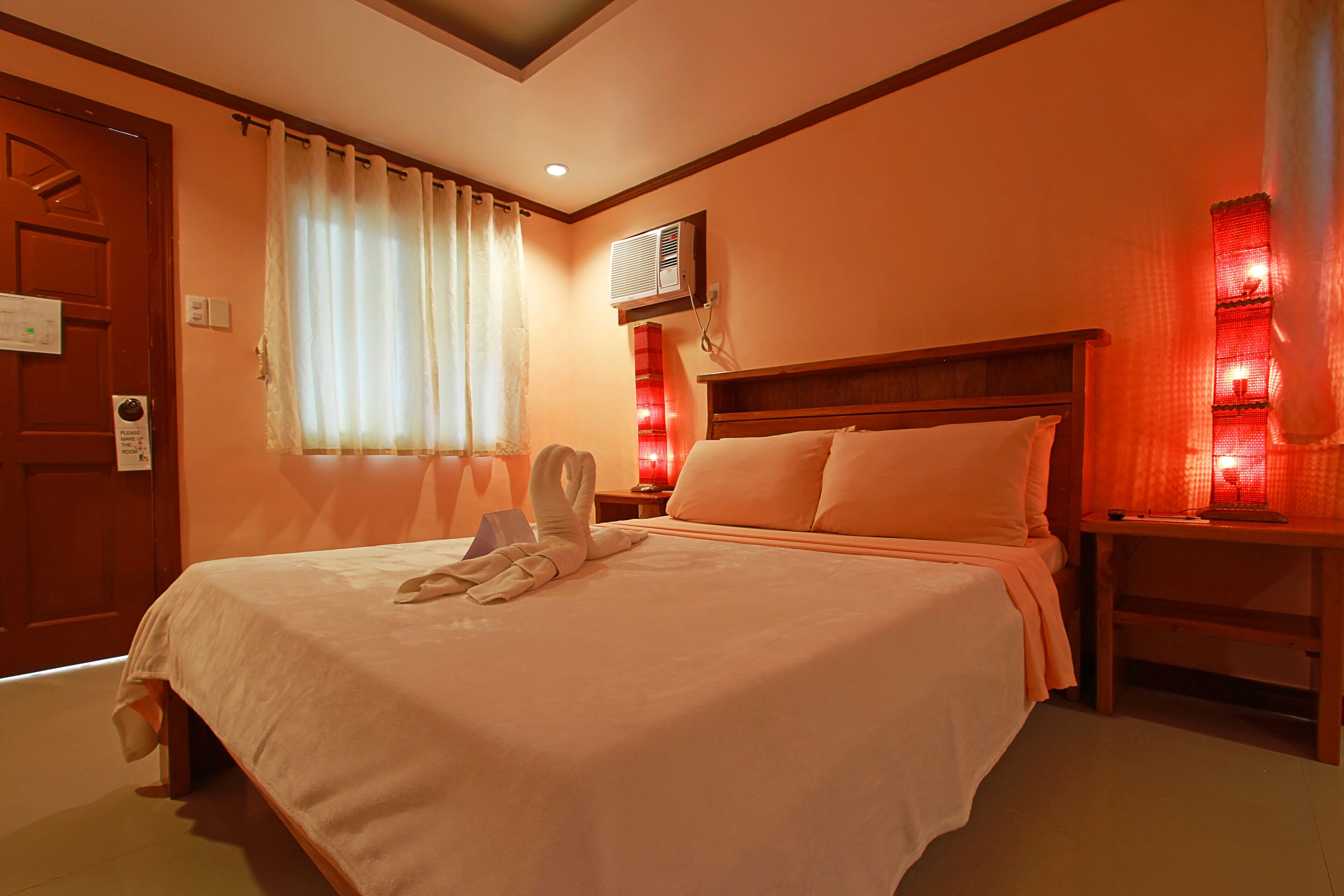 deluxe room, 1 queen bed | 1 bedroom, individually decorated, free wifi
