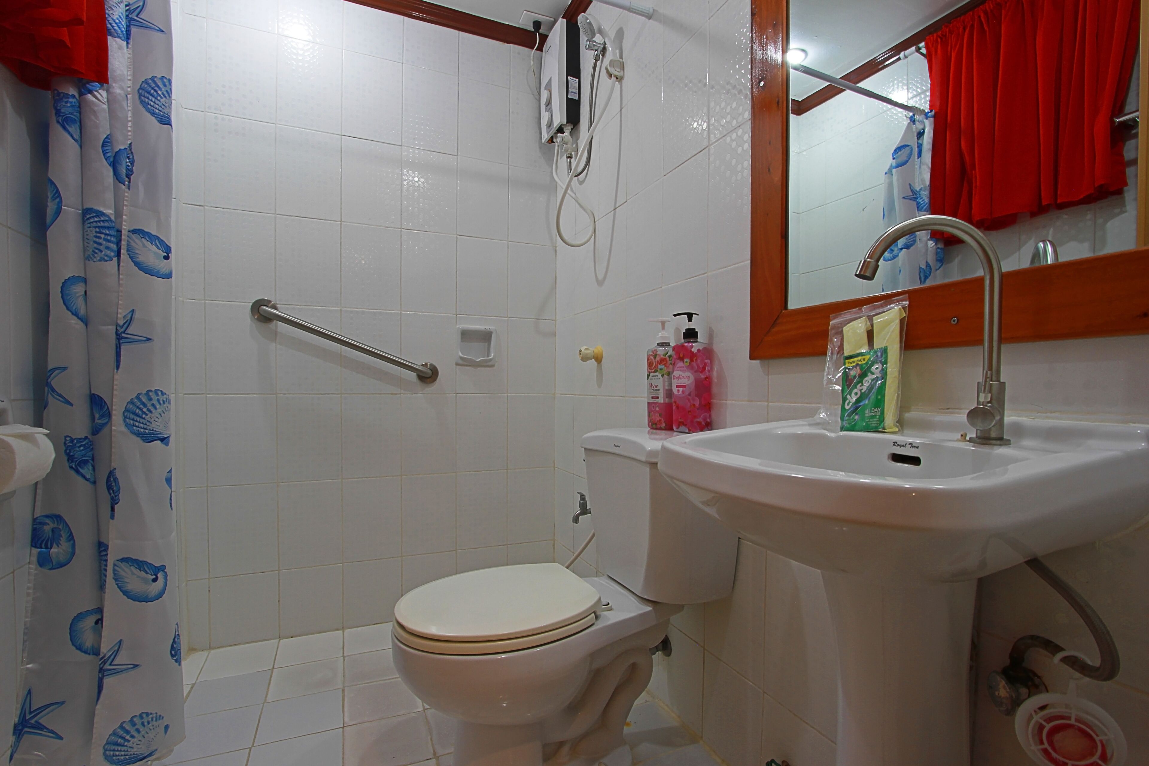 super deluxe seaview | bathroom | shower, free toiletries, hair dryer, bidet