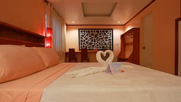 Deluxe Room, 1 Queen Bed | Individually decorated, free WiFi