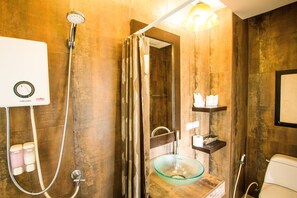 Deluxe Double Room with City View | Ducha del cuarto de baño