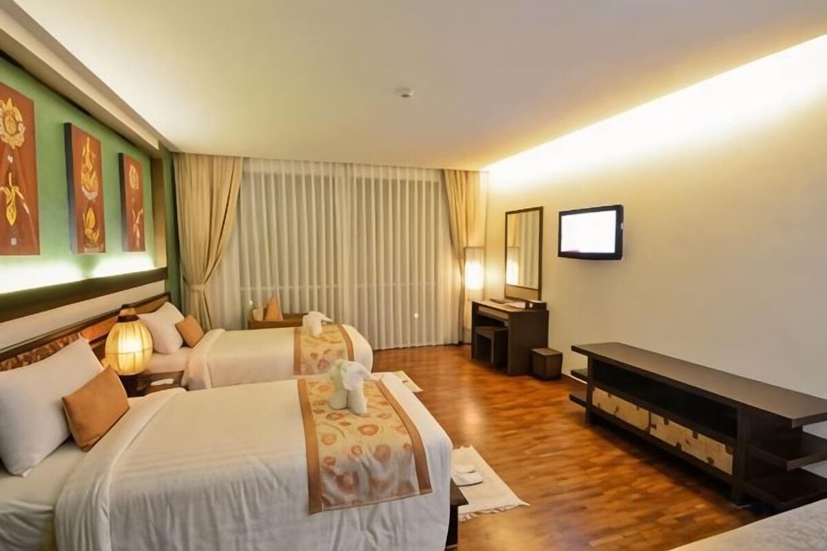 Minibar, in-room safe, desk, blackout curtains