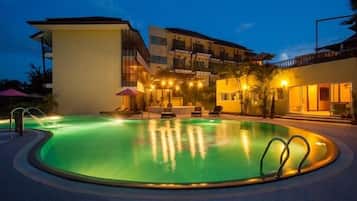 Outdoor pool, pool umbrellas