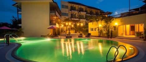 Outdoor pool, pool umbrellas