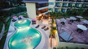 Außenpool, Sonnenschirme