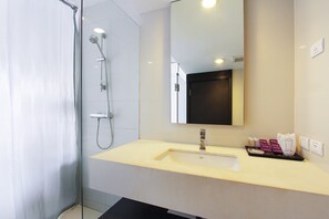 Gratis toiletartikelen, een haardroger, handdoeken