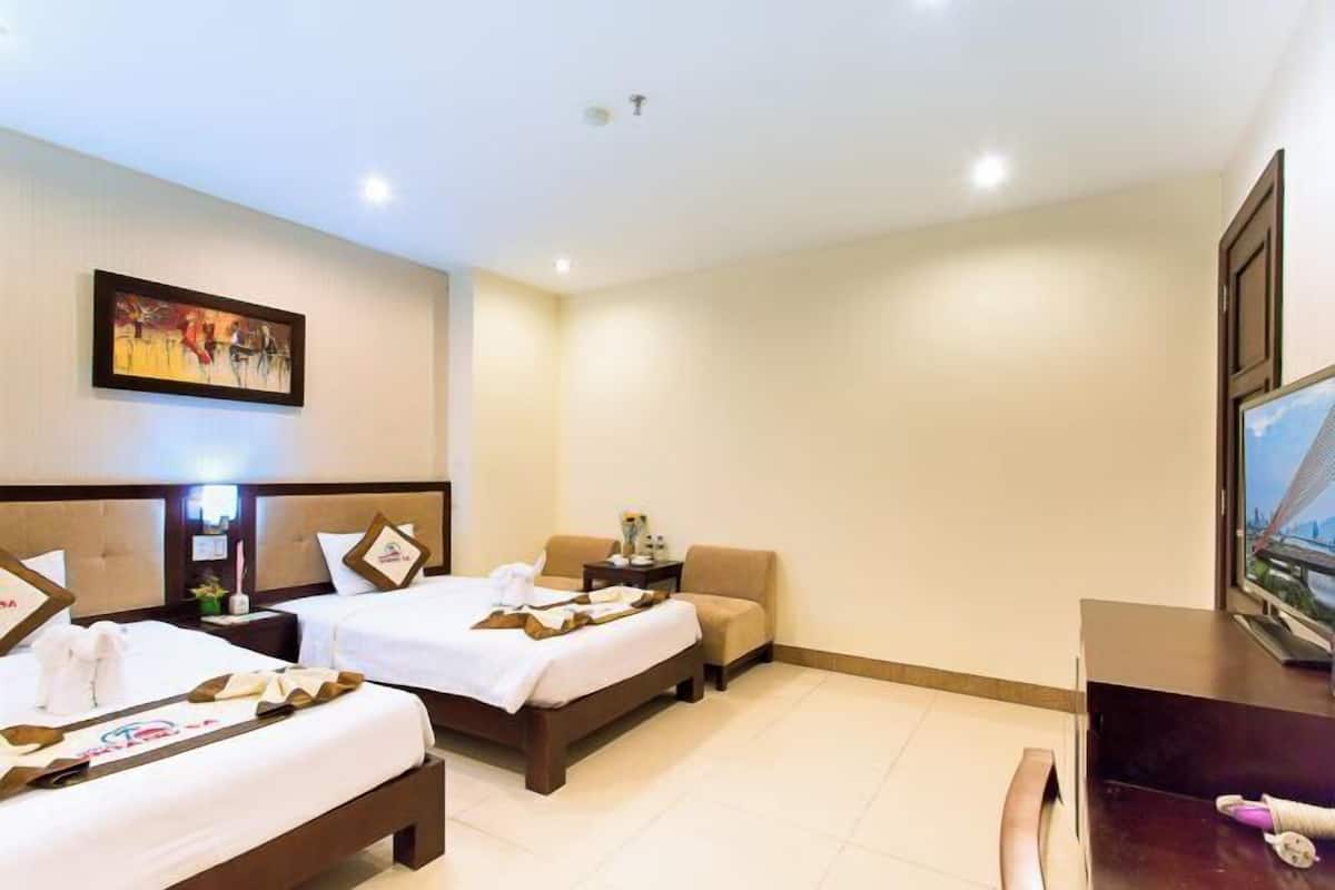 Daunenbettdecken, Betten mit Memory-Foam-Matratzen, Minibar
