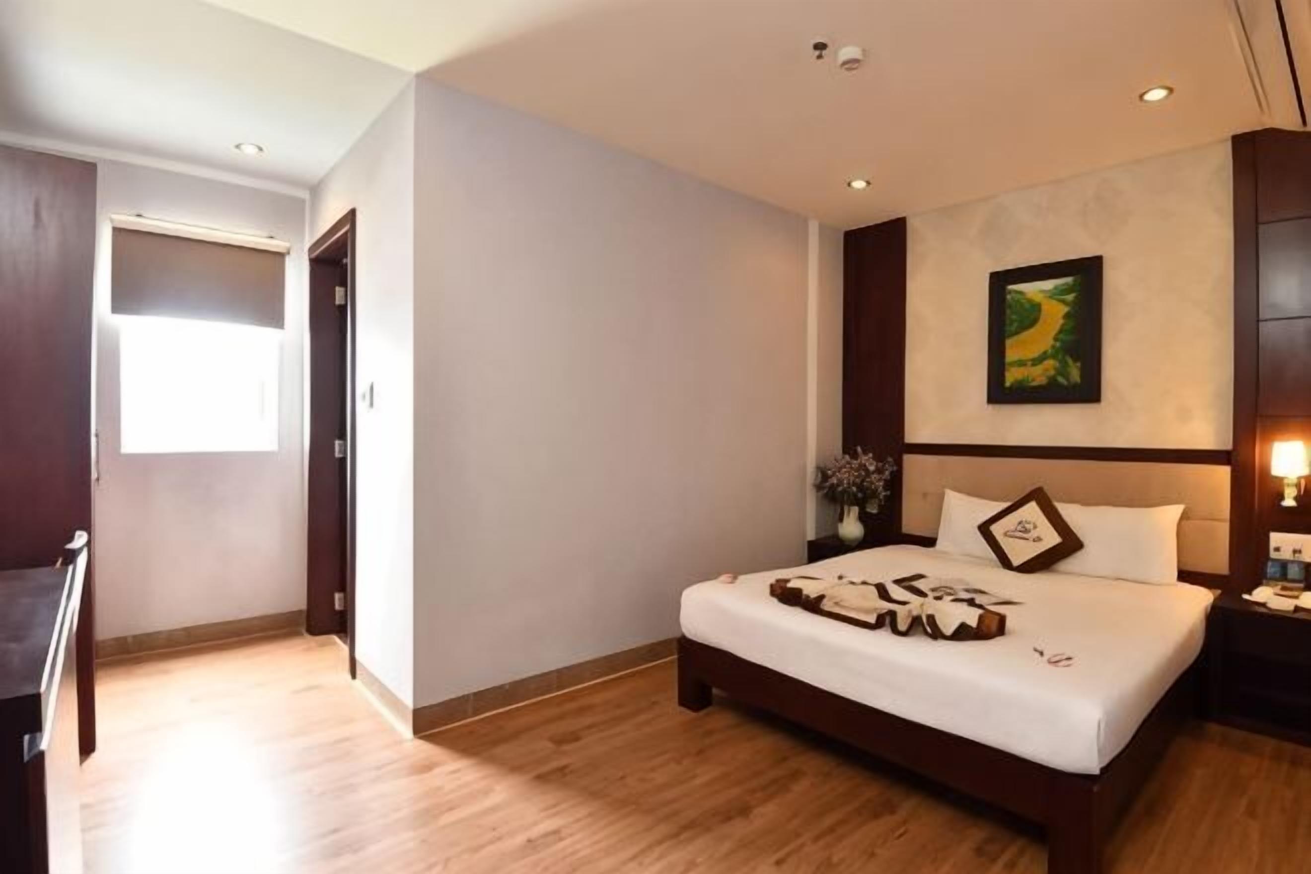 Couette en duvet d'oie, matelas mémoire de forme, minibar, bureau