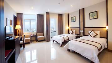 Luxury-Doppel- oder -Zweibettzimmer | Daunenbettdecken, Betten mit Memory-Foam-Matratzen, Minibar