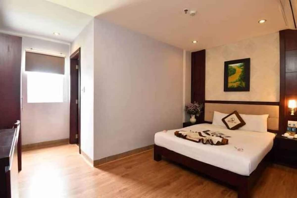 Couette en duvet, lit avec matelas en mousse à mémoire, minibar, bureau