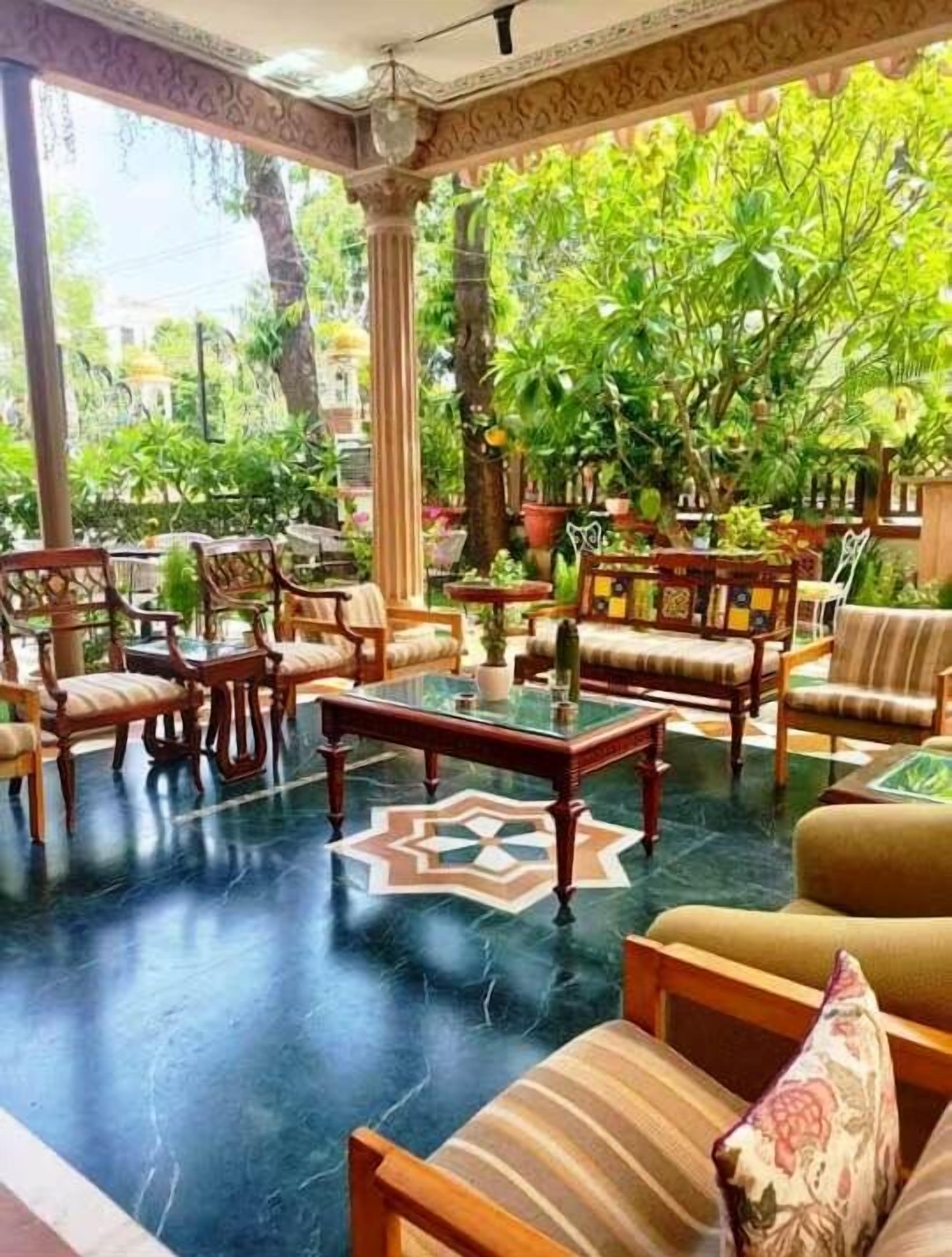 Serviço de brunch, culinária italiana, vistas para a piscina 