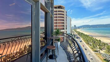Suite presidencial, 1 cama doble, bañera, vistas al mar | Balcón
