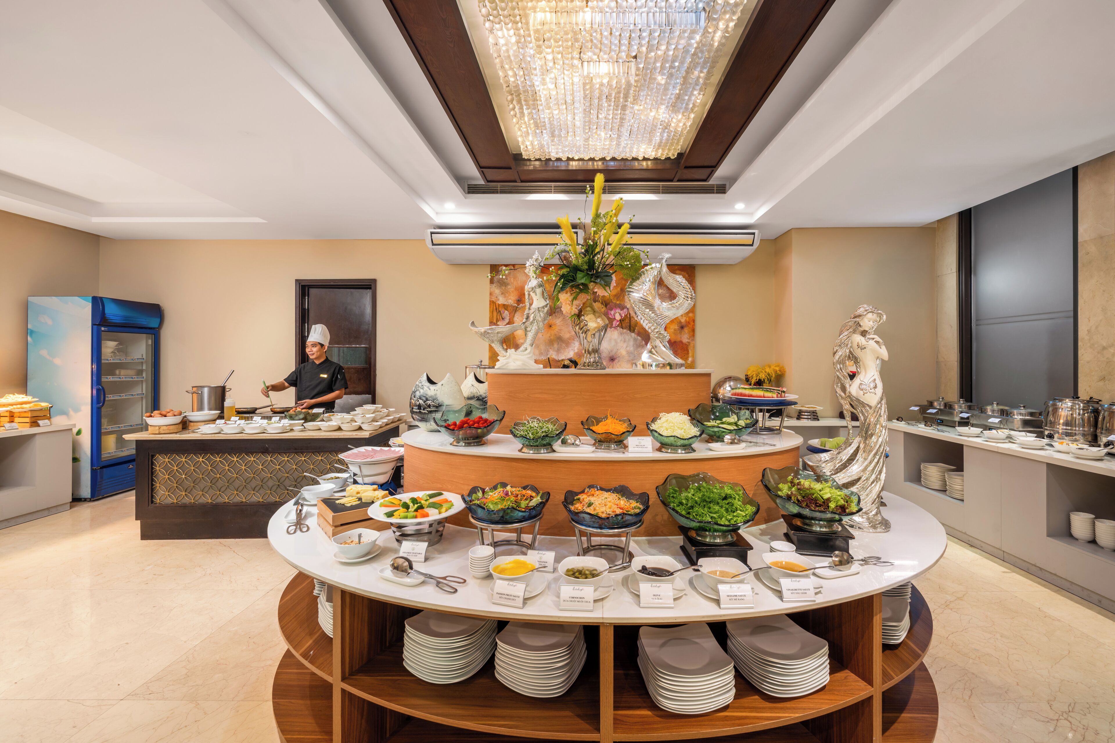 Daily cooked-to-order breakfast for a fee