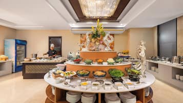 Daily cooked-to-order breakfast for a fee