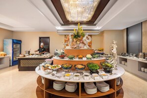 Daily cooked-to-order breakfast for a fee