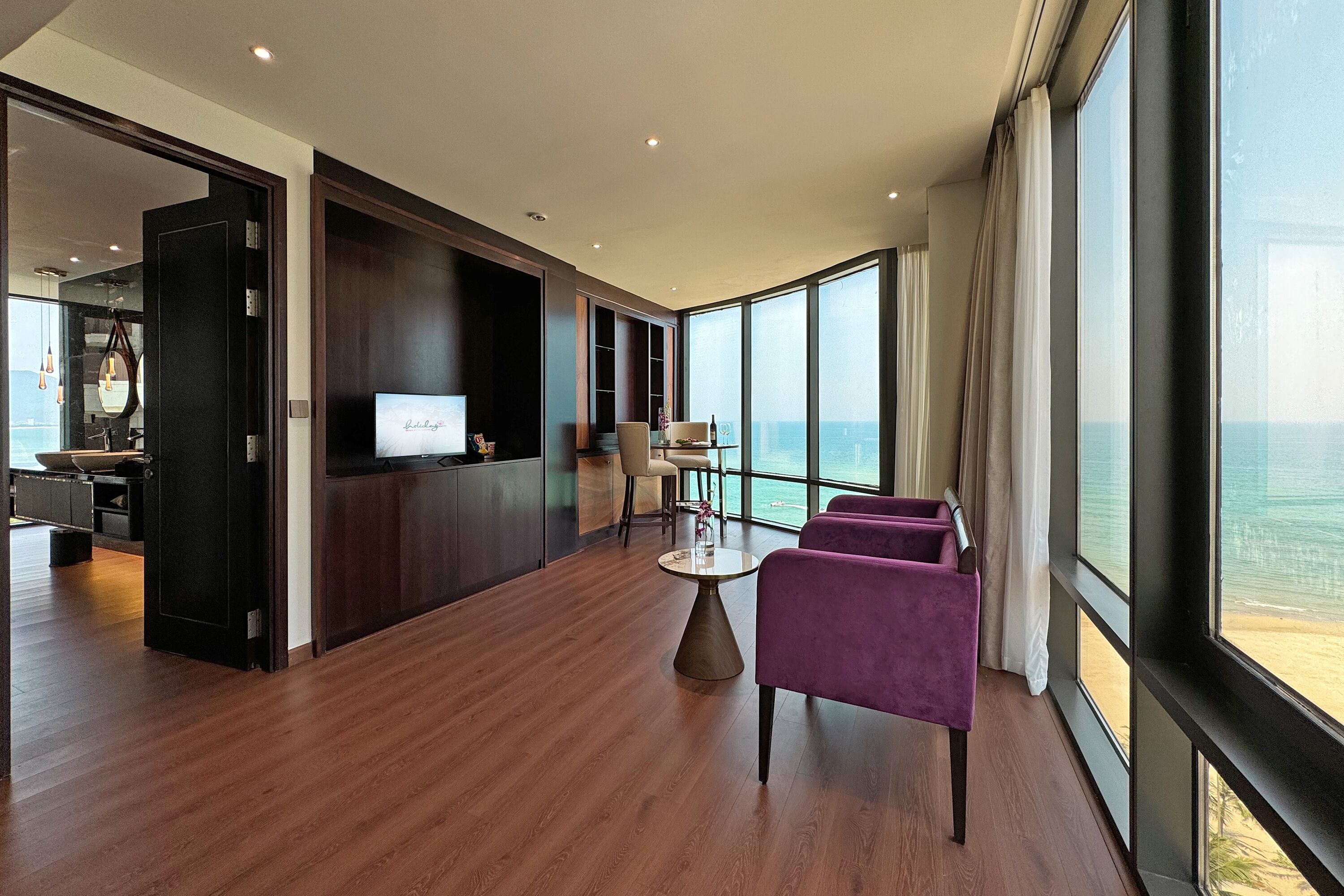Executive-Suite, 1 Doppelbett, Balkon, Meerblick | 1 Schlafzimmer, Minibar, Zimmersafe, individuell eingerichtet