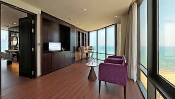 Executive-Suite, 1 Doppelbett, Balkon, Meerblick | 1 Schlafzimmer, Minibar, Zimmersafe, individuell eingerichtet