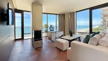 Presidential Suite, 1 Double Bed, Bathtub, Ocean View | 1 bedroom, minibar, in-room safe, individually furnished