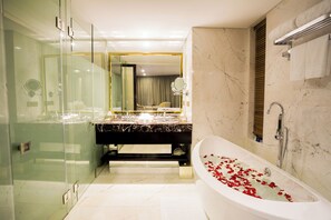 Premier Suite, 1 Double Bed, Ocean View | Bathroom