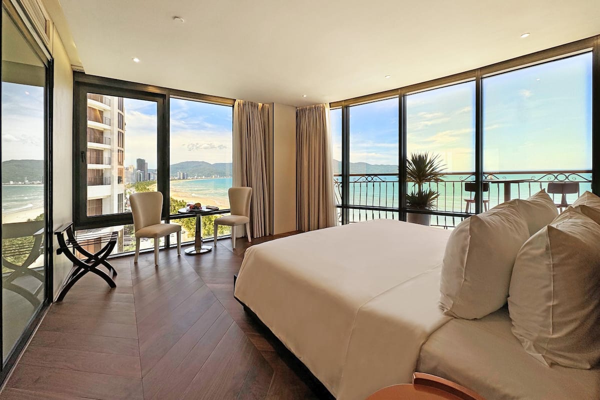 Presidential Suite, 1 Double Bed, Bathtub, Ocean View