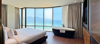 Holiday Beach Hotel Danang