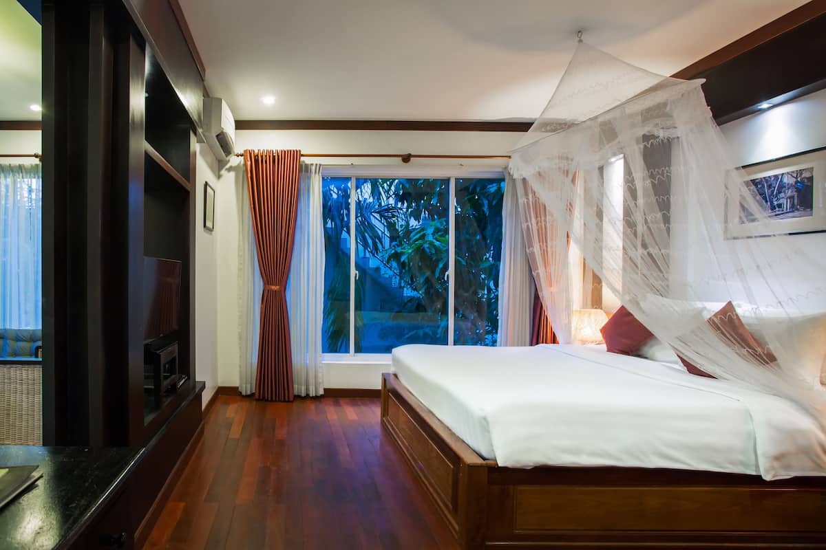 Minibar, in-room safe, individually decorated, individually furnished