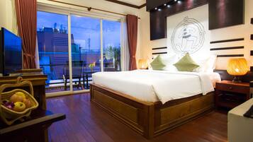 Minibar, in-room safe, individually decorated, individually furnished