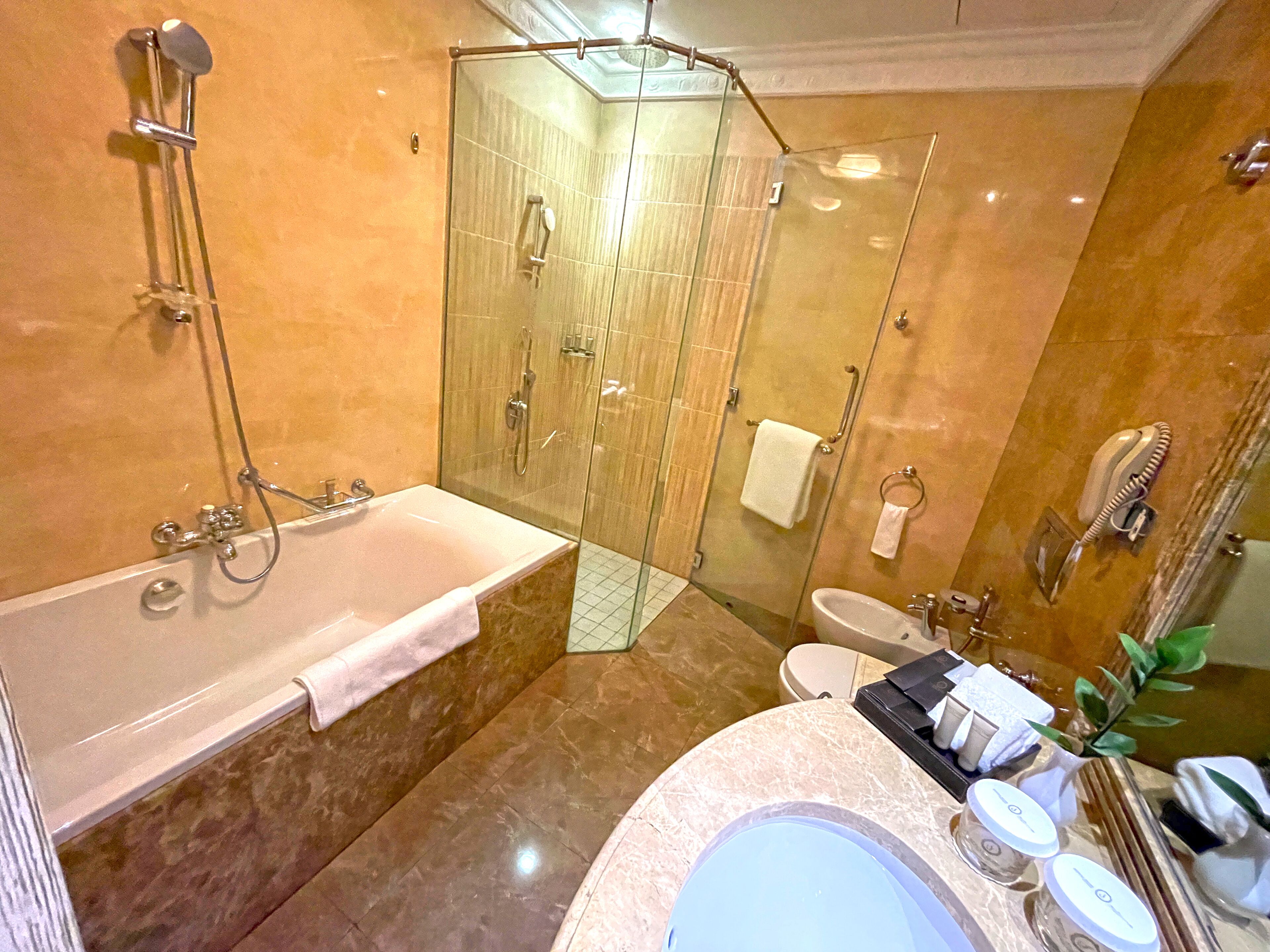 Photo - Royal Rose Hotel Abu Dhabi, Curio Collection by Hilton