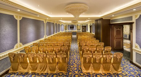 Royal Rose Abu Dhabi, a Curio by Hilton Affiliated Hotel - Image 13