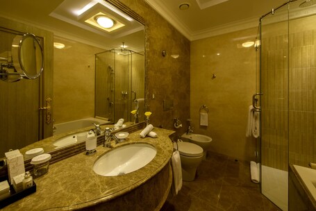 Royal Rose Abu Dhabi, a Curio by Hilton Affiliated Hotel - Image 44