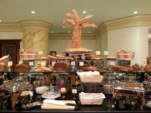 Daily buffet breakfast (AED 110 per person)