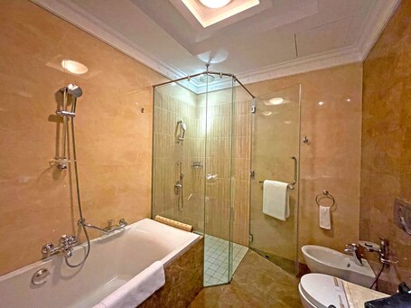 Royal Rose Abu Dhabi, a Curio by Hilton Affiliated Hotel - Image 54