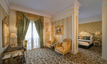 Royal Rose Abu Dhabi, a Curio by Hilton Affiliated Hotel