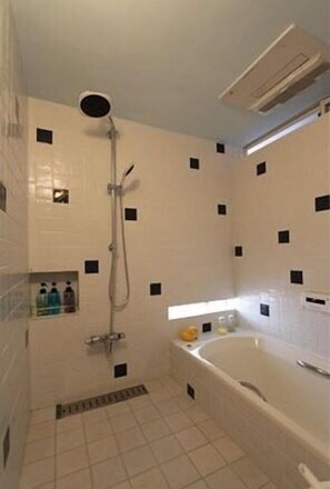 Separate tub and shower, hair dryer, slippers, bidet - Kirakuan (Kyoto)
