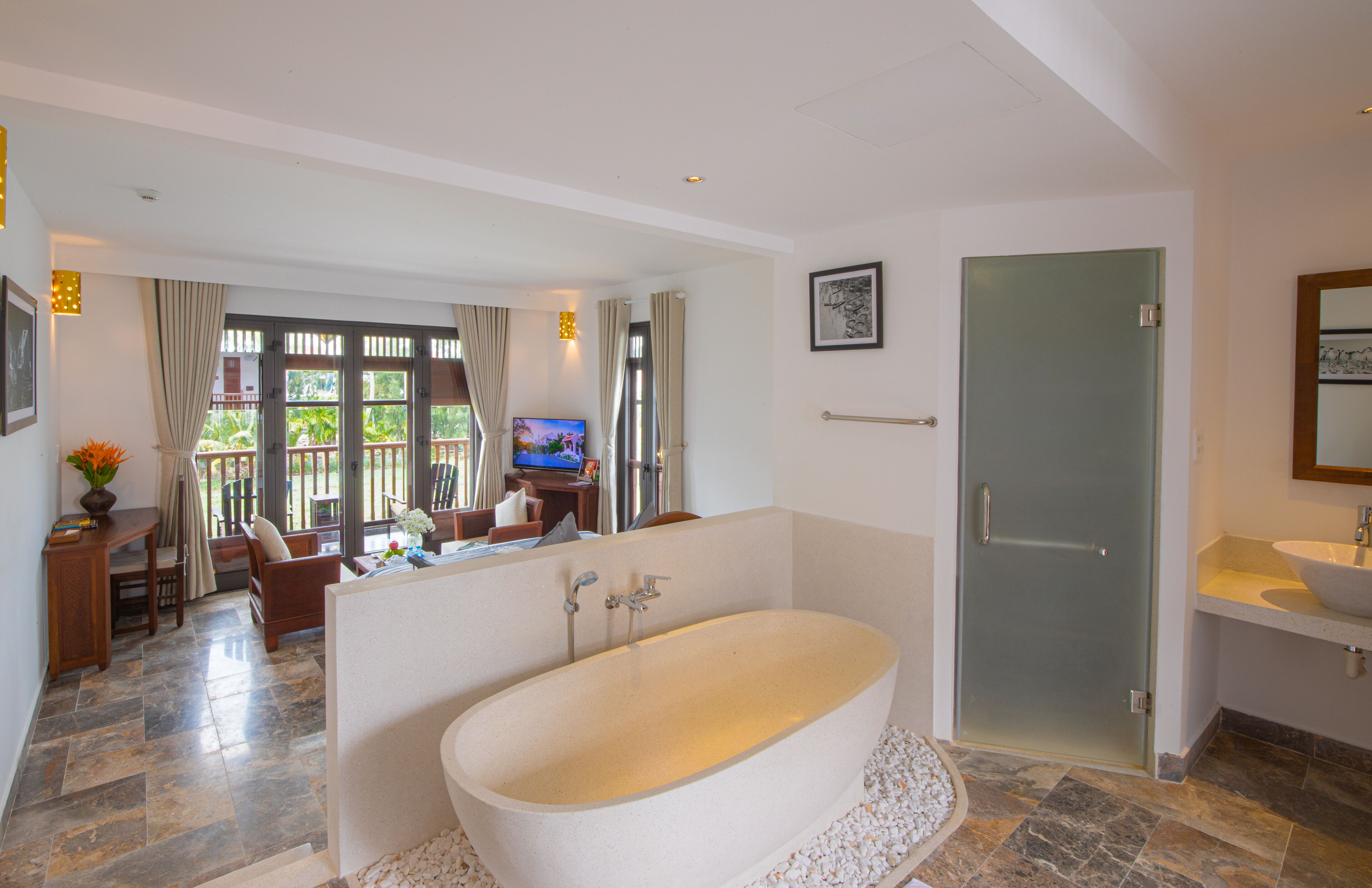 deluxe rice field view | bathroom | combined shower/bathtub, deep-soaking bathtub, rainfall showerhead