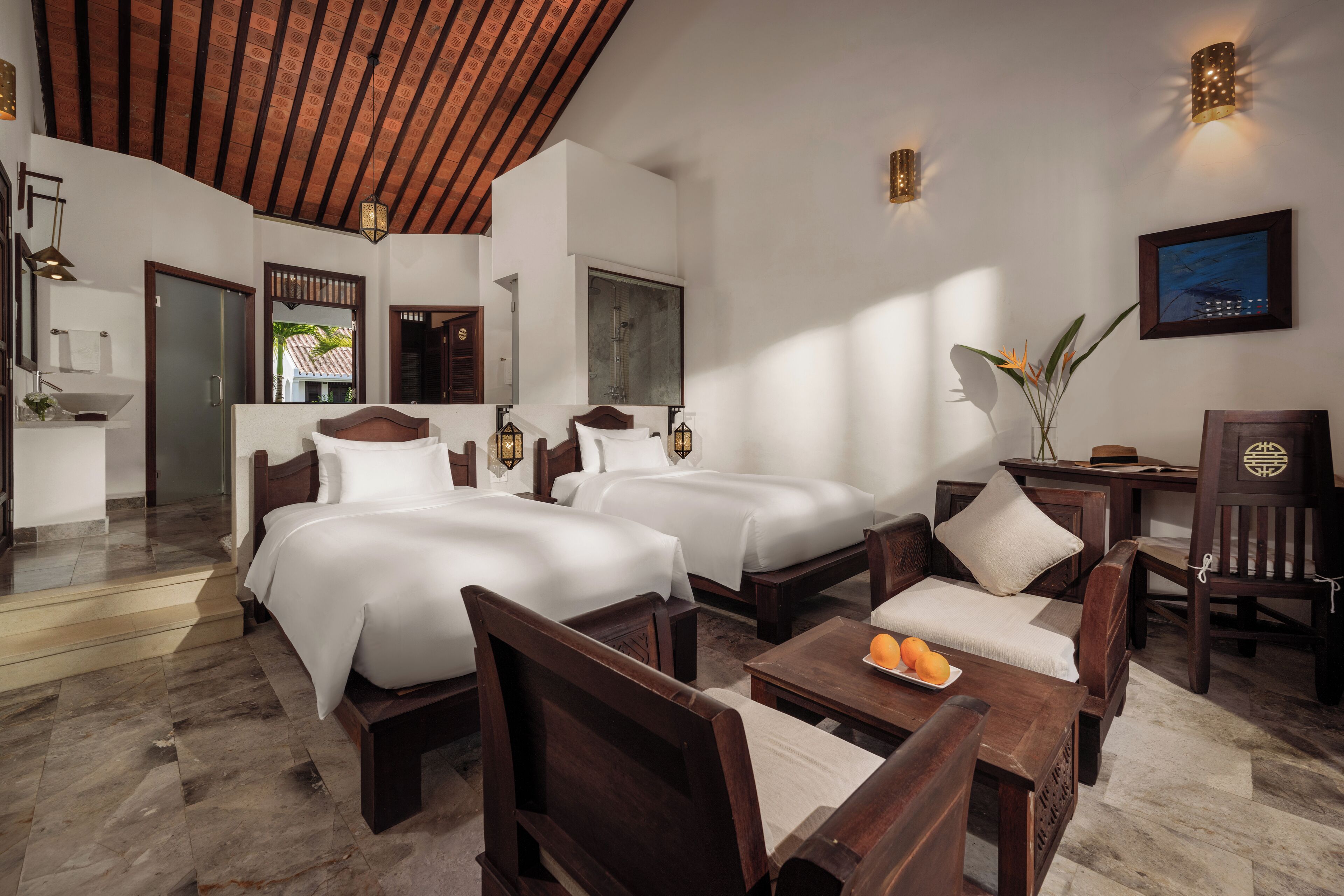 Hypo-allergenic bedding, minibar, in-room safe, desk