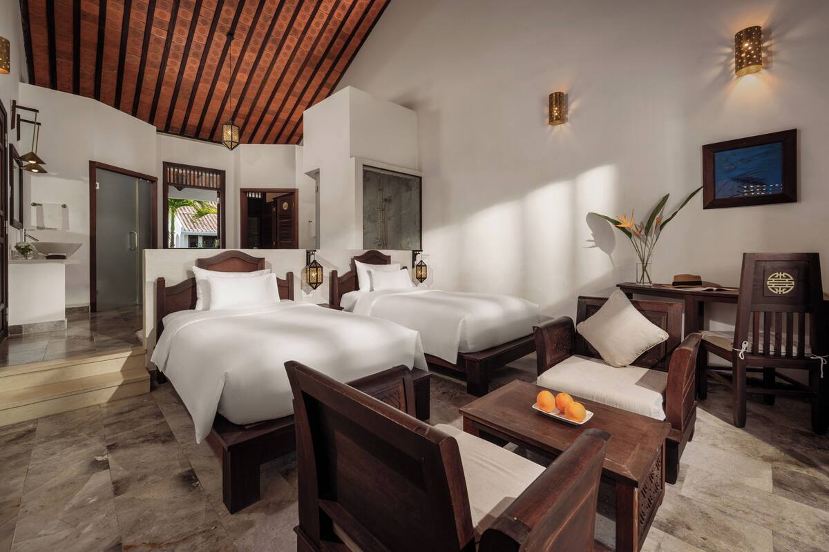 Deluxe Room, Garden View | Hypo-allergenic bedding available, minibar, in-room safe, desk