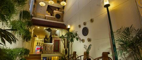 Coin salon dans le hall
