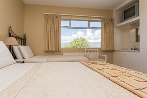 Blackout curtains, free WiFi - Fern Rock B&B (Milltown)