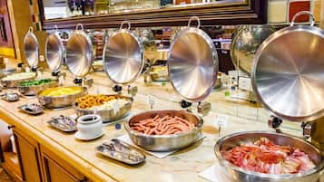 Daily self-service breakfast (TWD 308 per person)