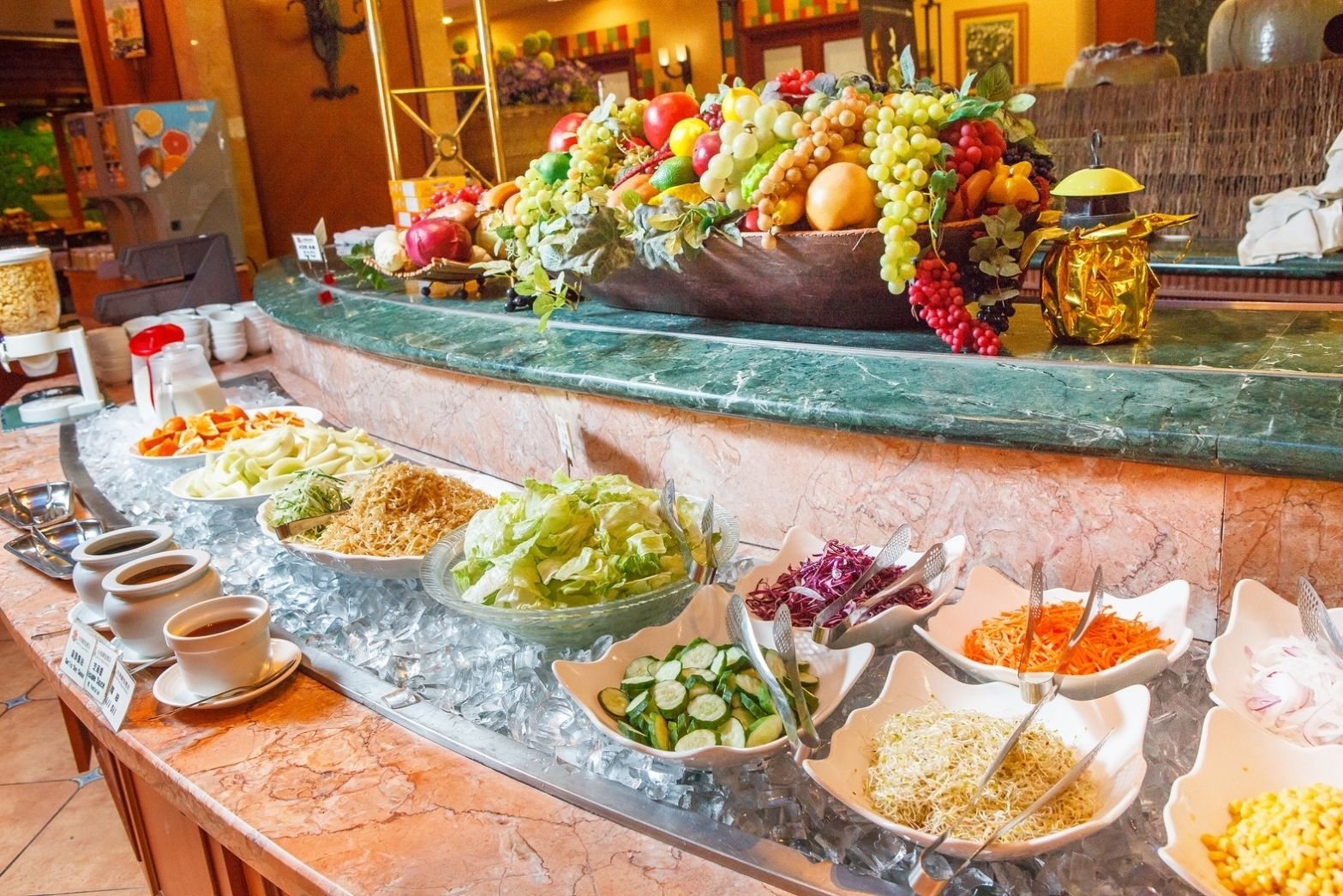 Daily self-serve breakfast (TWD 308 per person)