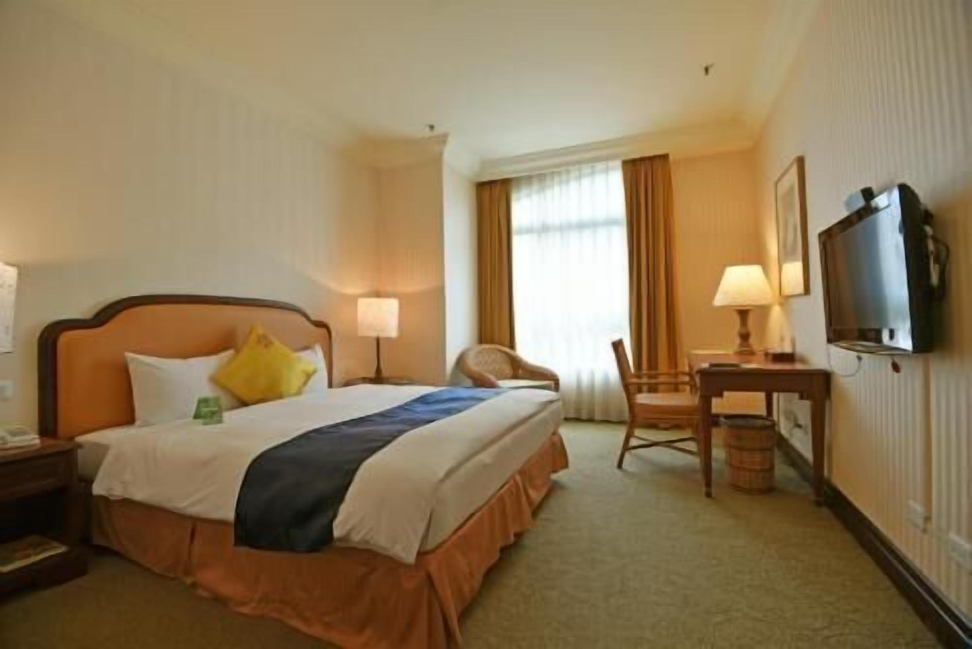 Free minibar, in-room safe, desk, laptop workspace