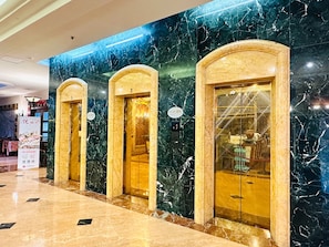 Lift - Wei-Yat Grand Hotel (Tainan)