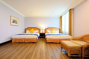 Deluxe Quadruple Room, 2 Double Beds | Free minibar, in-room safe, desk, laptop workspace - Wei-Yat Grand Hotel (Tainan)