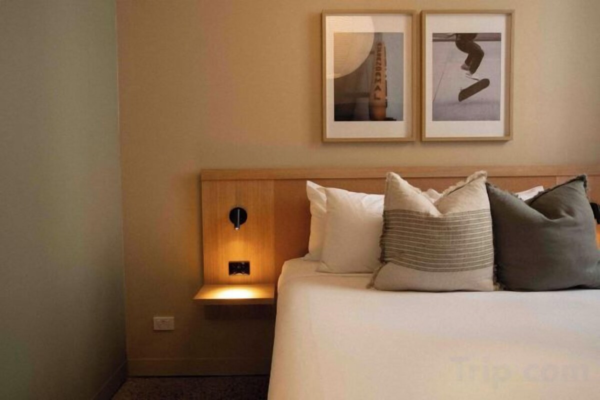 WiFi (free), bed sheets