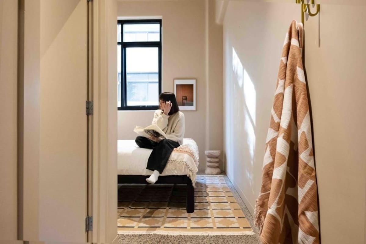 WiFi (free), bed sheets