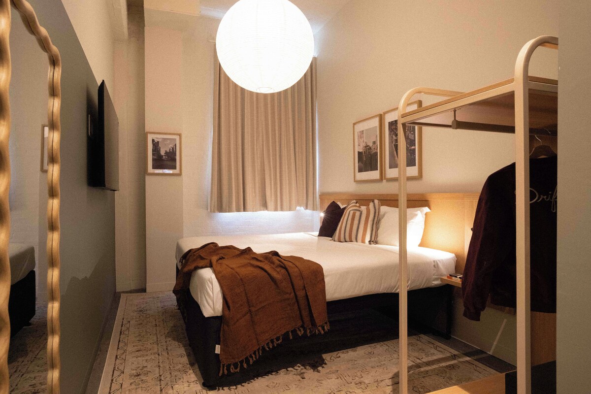 King Ensuite Room | WiFi (free), bed sheets