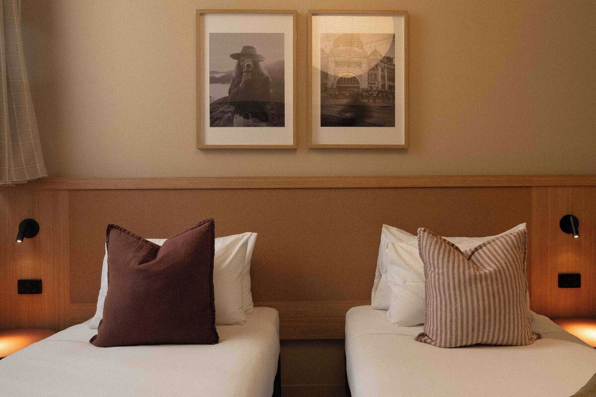 Twin Ensuite Room | WiFi (free), bed sheets