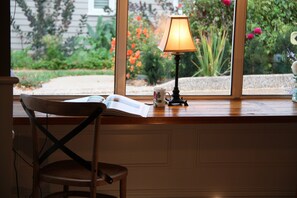Cottage, 1 letto queen | Pasti in camera